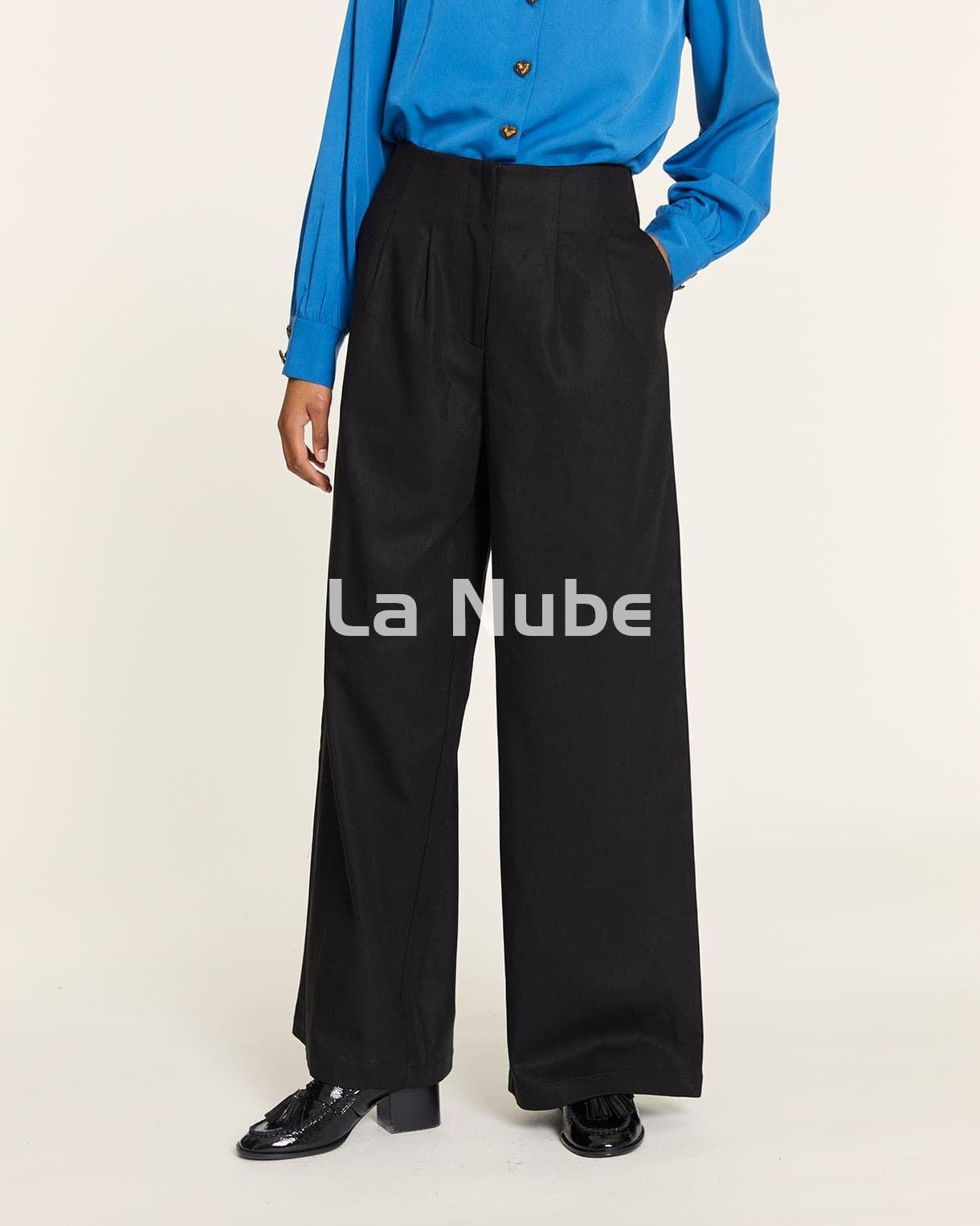 Pantalón tencel con pinzas negro - Imagen 1